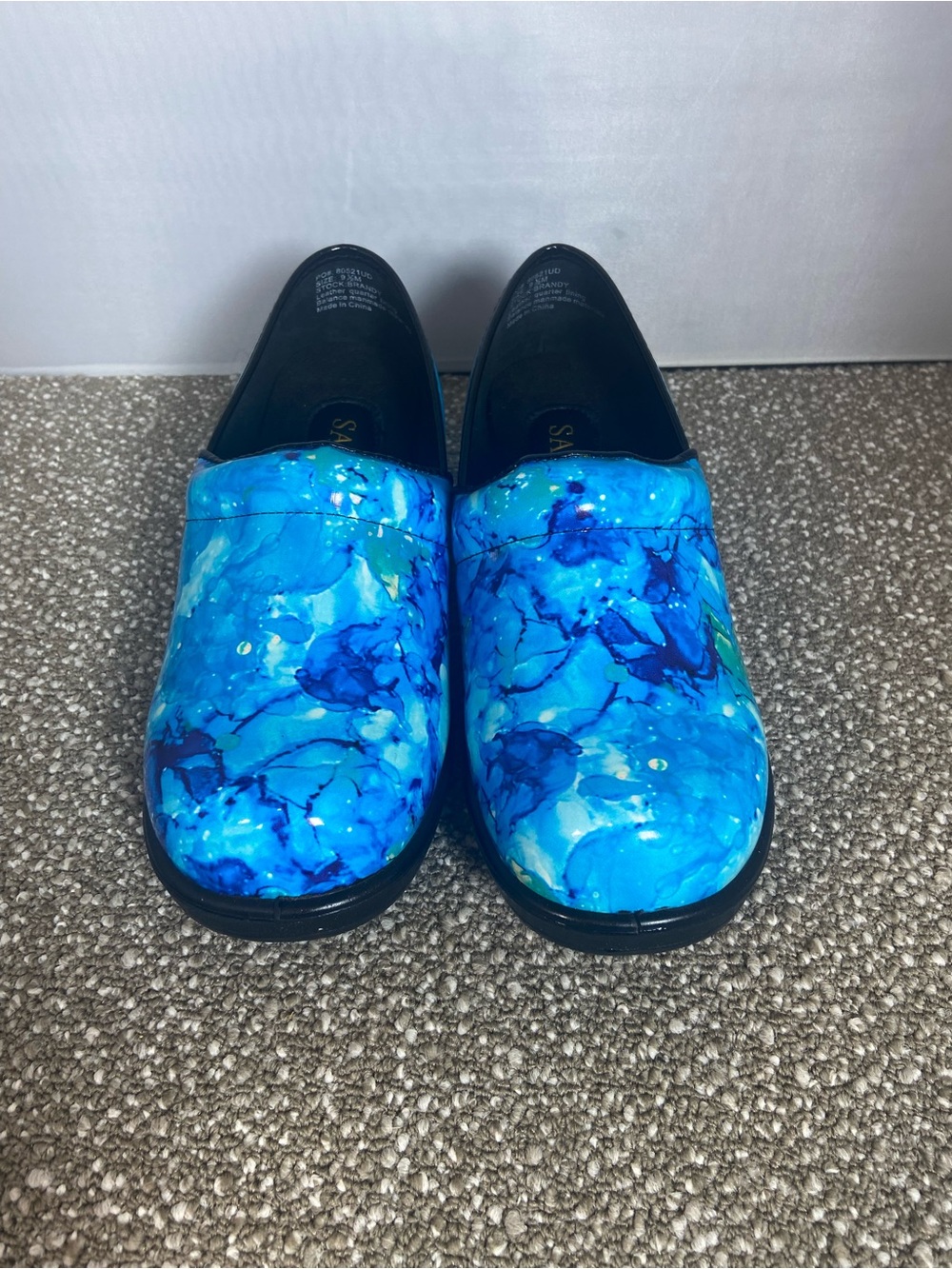 Savvy Blue and Black Slip-On Nurse Shoes/Clogs comfortable Easy to Wear.Size 9.5